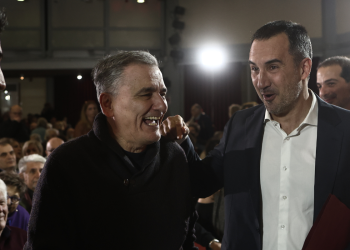 Ένα βήμα πριν την έξοδο από την ΝΕΑΡ ο Αλέξης Χαρίτσης