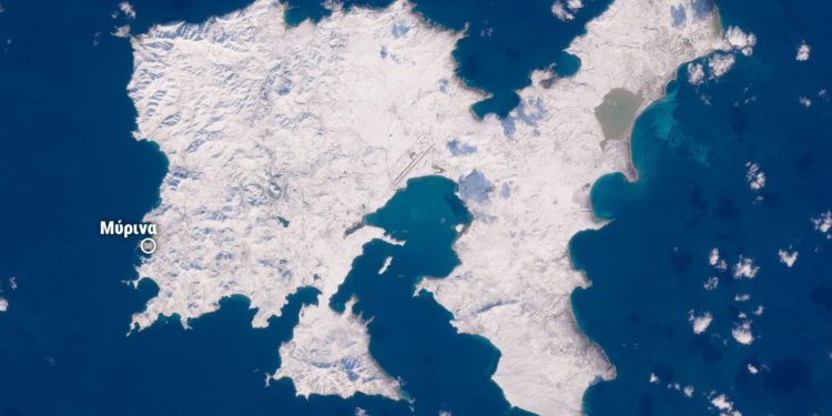 Λήμνος: Δορυφορική εικόνα από το εντυπωσιακό χειμωνιάτικο τοπίο – Το χιόνι έφτασε μέχρι και την παραλία