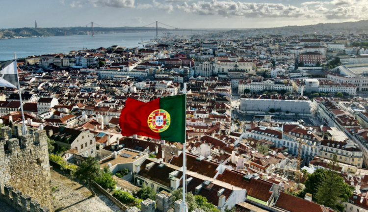 Με ακροδεξιά στροφή «χρεώνει» την Πορτογαλία η παραδοσιακή δεξιά