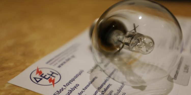 Γιατί ο λογαριασμός ρεύματος ανεβαίνει ακόμα και όταν οι διεθνείς τιμές πέφτουν