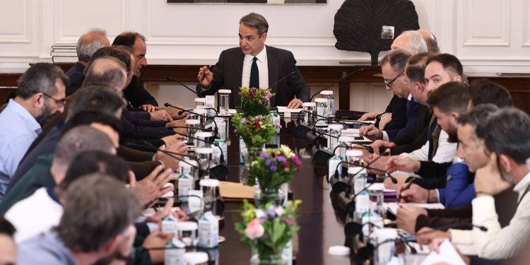 Με το βλέμμα στραμμένο στην αυριανή Πανελλαδική των αγροτών το Μαξίμου