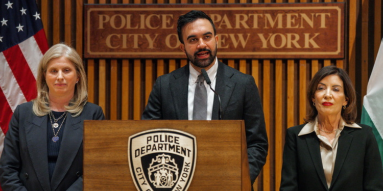 Νέα Υόρκη: Ο Mamdani καταγγέλλει σύλληψη εργαζόμενου στον δήμο από την ICE