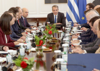 «Ζεσταίνει» τη συγκυβέρνηση με το ΠΑΣΟΚ το Μαξίμου