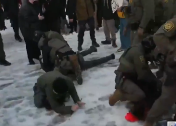 Μινεάπολη: Βία και επεισόδια με χημικά μετά τη δολοφονία της γυναίκας (βίντεο)