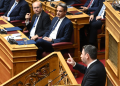 Η μπύρα Μητσοτάκη σε Ανδρουλάκη που «ξεθύμανε» στα 3/5 της Βουλής