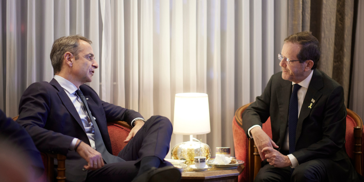 Ελλάδα και Κύπρος στις χώρες που προσκλήθηκαν στο Συμβούλιο Ειρήνης για τη Γάζα