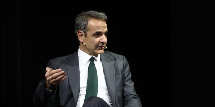 Πώς η βροχή έσωσε τον Μητσοτάκη από το Συμβούλιο Ειρήνης