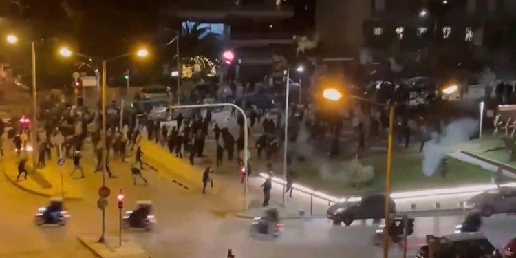 Μετά τη Θεσσαλονίκη η Νέα Σμύρνη «βαφτίστηκε» Τεχεράνη (βίντεο)