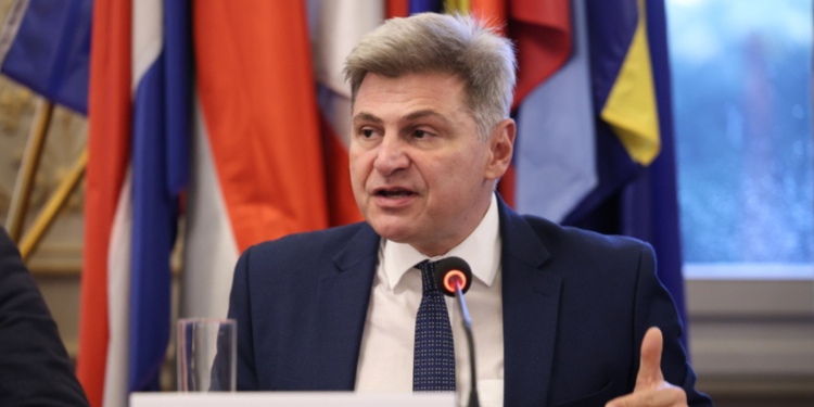 Φαραντούρης: «Είμαι ΣΥΡΙΖΑ»