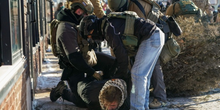 Νεκρός ο άντρας που πυροβόλισε ο ICE- Καζάνι που βράζει η Μινεάπολη (βίντεο)