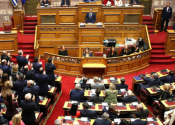 Κενό γράμμα οι υποσχέσεις για «μικρό κράτος», υπερδιπλασιάστηκαν οι μετακλητοί