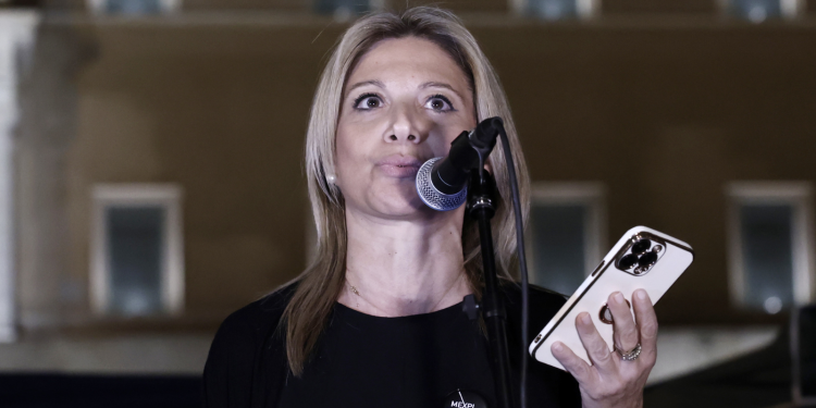 MRB: Ισχυρή δυναμική η Καρυστιανού – Από πού παίρνει στήριξη ο Αλέξης Τσίπρας