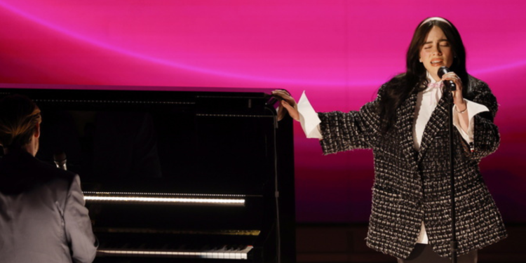 Η Billie Eilish βαπτίζει την ICE, «Ομοσπονδιακή τρομοκρατία»