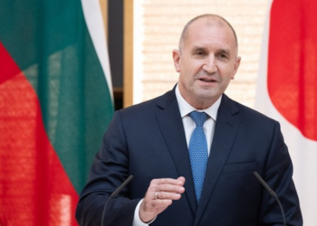 Παραιτήθηκε ο πρόεδρος Βουλγαρίας Ρούμεν Ράντεφ