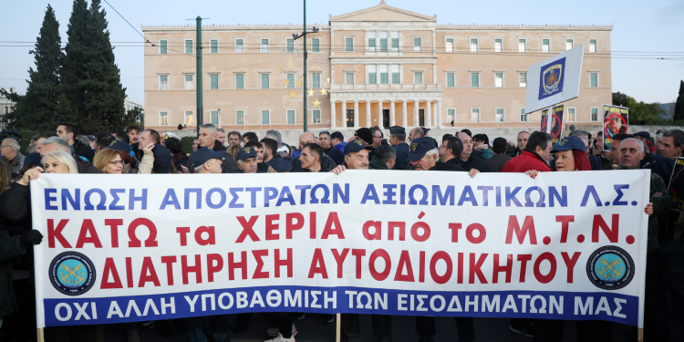 Σύνταγμα: Στρατιωτικοί κατά του νομοσχεδίου Δένδια