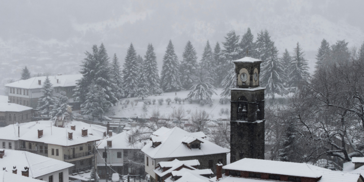 Σφοδρή κακοκαιρία χτυπά την Ελλάδα: Χιόνια, καταιγίδες και άνεμοι έως 10 μποφόρ (βίντεο)