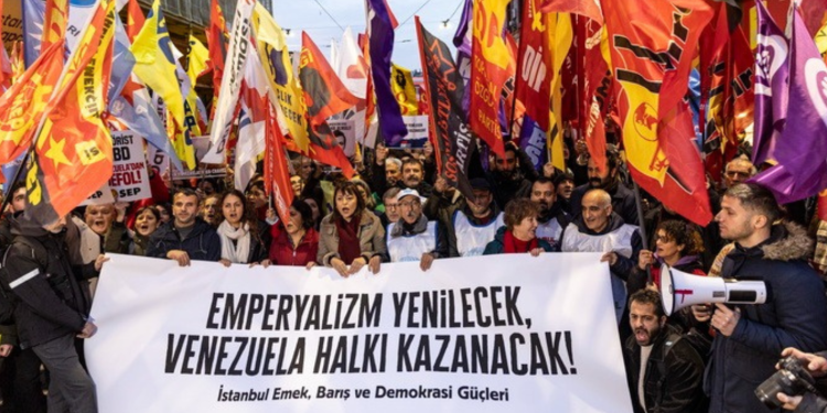 Πορείες στο Καράκας υπέρ Μαδούρο