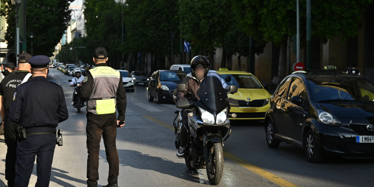 Αθήνα: Ταυτοποιήθηκε 24χρονος για επικίνδυνη οδήγηση με μοτοσικλέτα