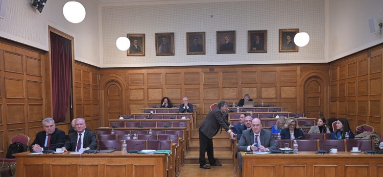 Εξεταστική ΟΠΕΚΕΠΕ: Η ΝΔ αποσύρει μάρτυρα ο οποίος δεν βρίσκεται στη ζωή σχεδόν μια δεκαετία