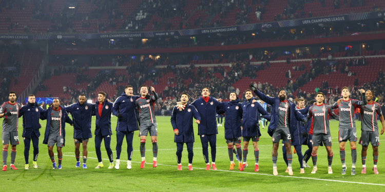 Ο Ολυμπιακός έκανε μεγάλο διπλό 2-1 με τον Άγιαξ