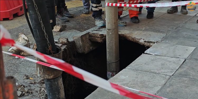 Παγκράτι: Άνοιξε… τρύπα στο έδαφος κοντά σε έργα του μετρό