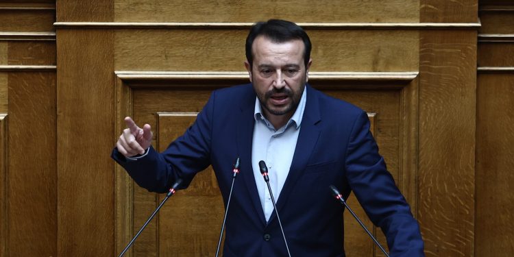 Παππάς κατά Φαραντούρη: Αυτές είναι οι απόψεις του και αν δεν σας αρέσουν έχει κι άλλες (βίντεο)