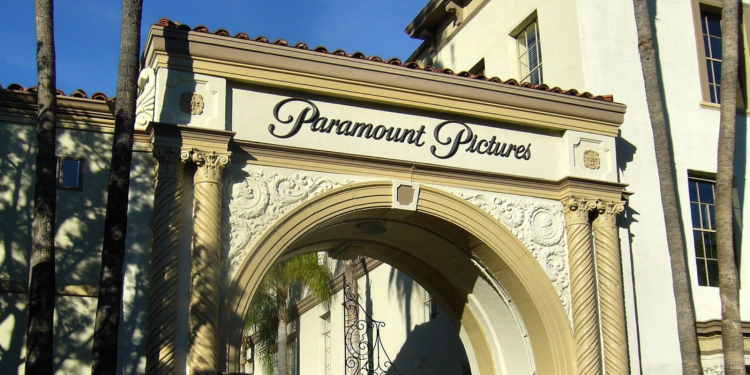 Δικαστική μάχη Paramount-Warner για το deal με Netflix