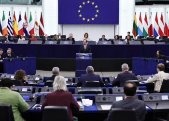 Η Ευρώπη απαντά στον Τραμπ, με πάγωμα συμφωνίας για τους δασμούς