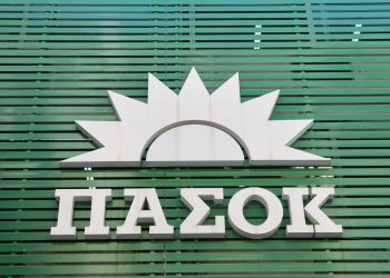 Πυρά ΠΑΣΟΚ κατά Κακλαμάνη: Επιχειρεί να καθοδηγήσει τις διαδικασίες για τους επικεφαλής των ανεξάρτητων Αρχών