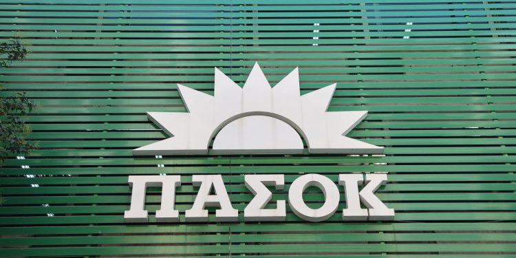 Πυρά ΠΑΣΟΚ κατά Κακλαμάνη: Επιχειρεί να καθοδηγήσει τις διαδικασίες για τους επικεφαλής των ανεξάρτητων Αρχών