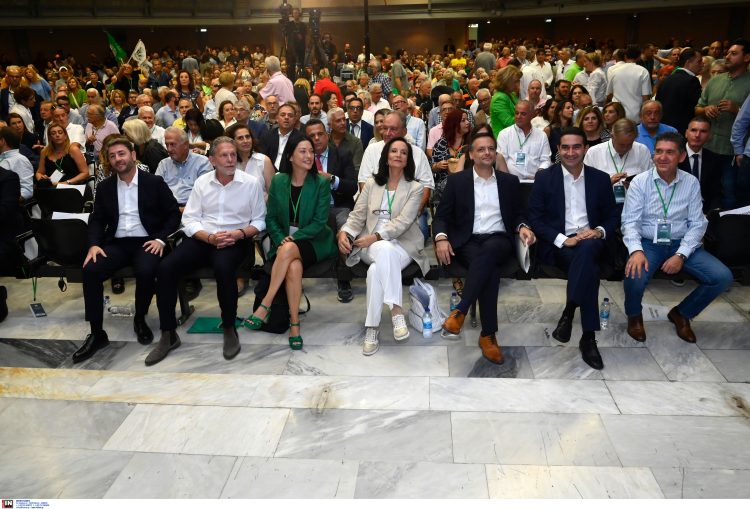 ΠΑΣΟΚ: Εφ’ όπλου λόγχη οι κομματικοί στρατοί ενόψει συνεδρίου