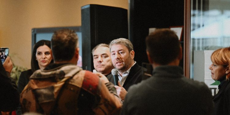 Ξεκίνησαν τις πίτες στο ΠΑΣΟΚ με προεκλογικό φλουρί