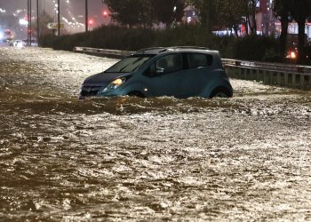 «Κόκκινος συναγερμός» σε 4 Περιφέρειες για την κακοκαιρία της Κυριακής