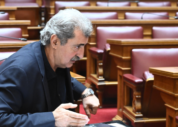 Πολάκης: Να ξεκαθαρίσει ή να παραιτηθεί ο Φαραντούρης