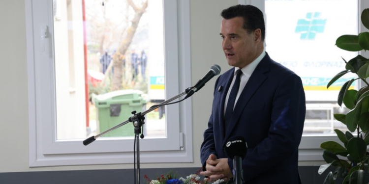 Άδωνις σε Βαρουφάκη: «Ανεύθυνος, έχουν πεθάνει άνθρωποι από μισό χάπι»