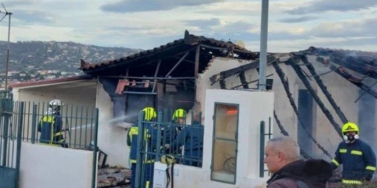 Ραφήνα: Νεκρός σε φωτιά σε μονοκατοικία