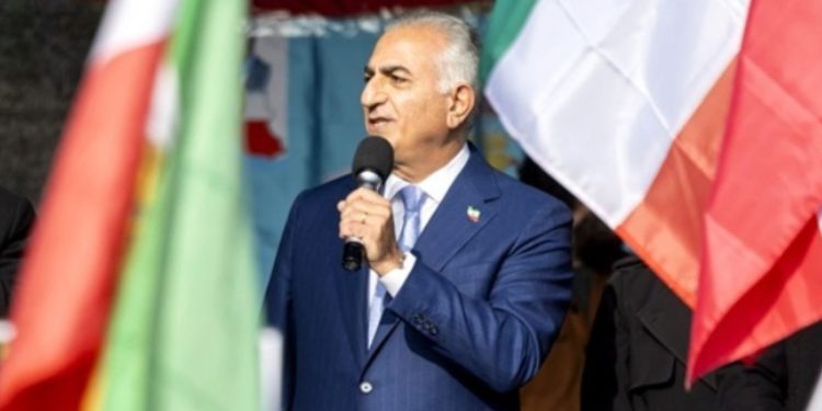 Ιράν: Ο εξόριστος γιος του Σάχη κάλεσε τις δυνάμεις ασφαλείας να ενωθούν «με τον λαό»