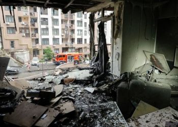 Δύο νεκροί σε ρωσικά πλήγματα στo Κίεβο – Ουκρανικά drones προκάλεσαν φωτιά σε βιομηχανική ζώνη στη Ρωσία