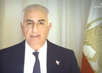 Παχλαβί: Ο διάδοχος της παλιάς μοναρχίας μιλά ξανά στους Ιρανούς (βίντεο)