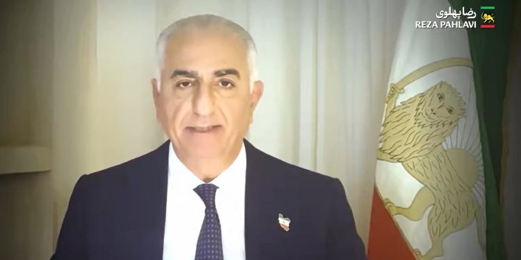 Παχλαβί: Ο διάδοχος της παλιάς μοναρχίας μιλά ξανά στους Ιρανούς (βίντεο)