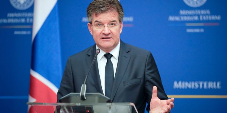 Σλοβακία: Παραίτηση του συμβούλου εθνικής ασφάλειας μετά τη δημοσιοποίηση μηνυμάτων με τον Έπσταϊν