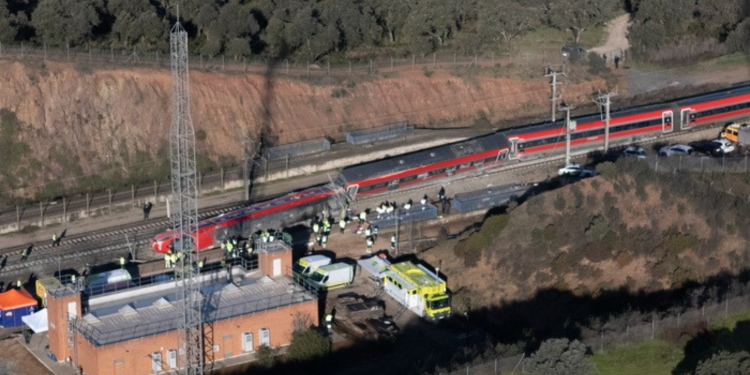 Σιδηροδρομική τραγωδία στην Ισπανία: Σε εθνική απεργία καλούν οι μηχανοδηγοί – Στους 43 οι νεκροί (φώτο, βίντεο)