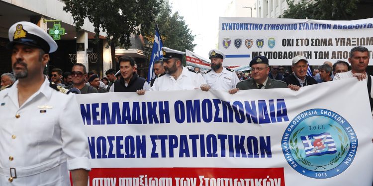 Ποδαρικό με νομοσχέδιο για τις Ένοπλες Δυνάμεις: Καθολικό «Όχι» από αντιπολίτευση και στρατιωτικούς