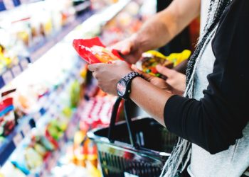 Τι ισχύει με καταστήματα και σούπερ μάρκετ τα Θεοφάνεια