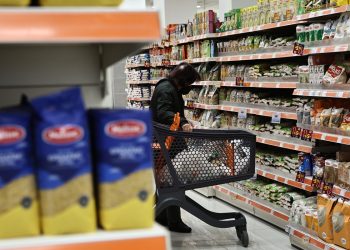 Ακρίβεια: Έρχεται με άγριες διαθέσεις μαζί με το νέο έτος