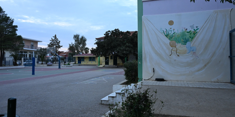 Σέρρες: Διευθύντρια φίμωσε 13χρονο με ταινία!