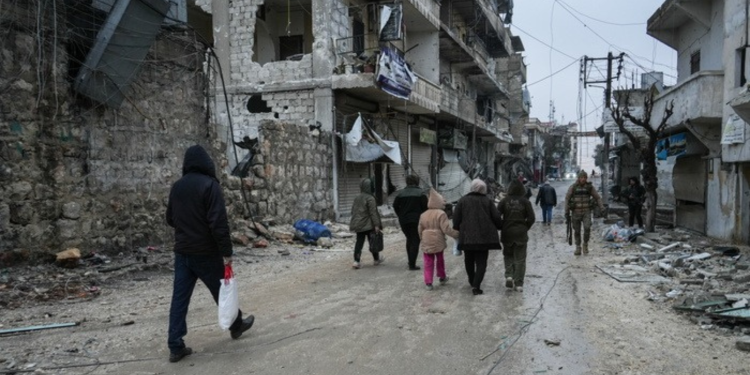 Συρία: Άμαχοι εκκενώνουν κουρδικές περιοχές πριν την προθεσμία του στρατού – Φόβοι για νέα κλιμάκωση