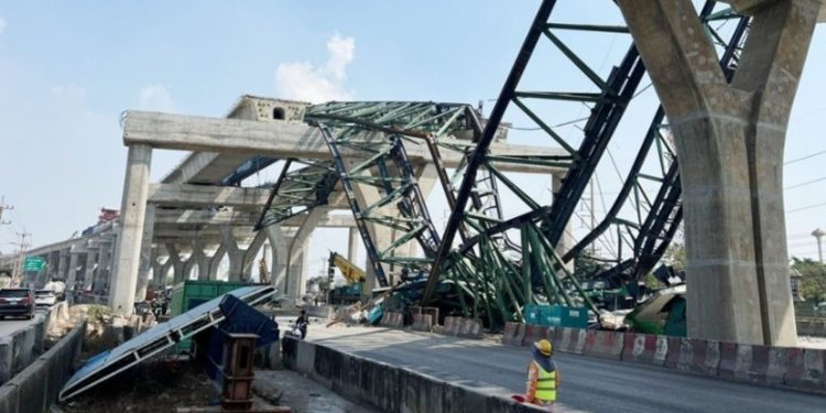 Nέα κατάρρευση γερανού σε εργοτάξιο στην Ταϊλάνδη – Δύο νεκροί