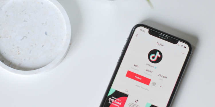 TikTok: Νέοι κανόνες για τους ανήλικους – Φίλτρο θα εντοπίζει χρήστες κάτω των 13 ετών