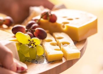 Τα λιπαρά γαλακτοκομικά συνδέονται με μικρότερο κίνδυνο άνοιας